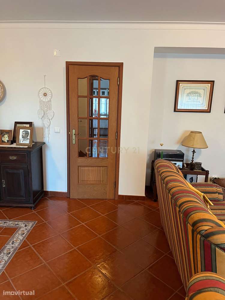 Moradia T4 em condomínio fechado com piscina, vista mar e walking dist-10