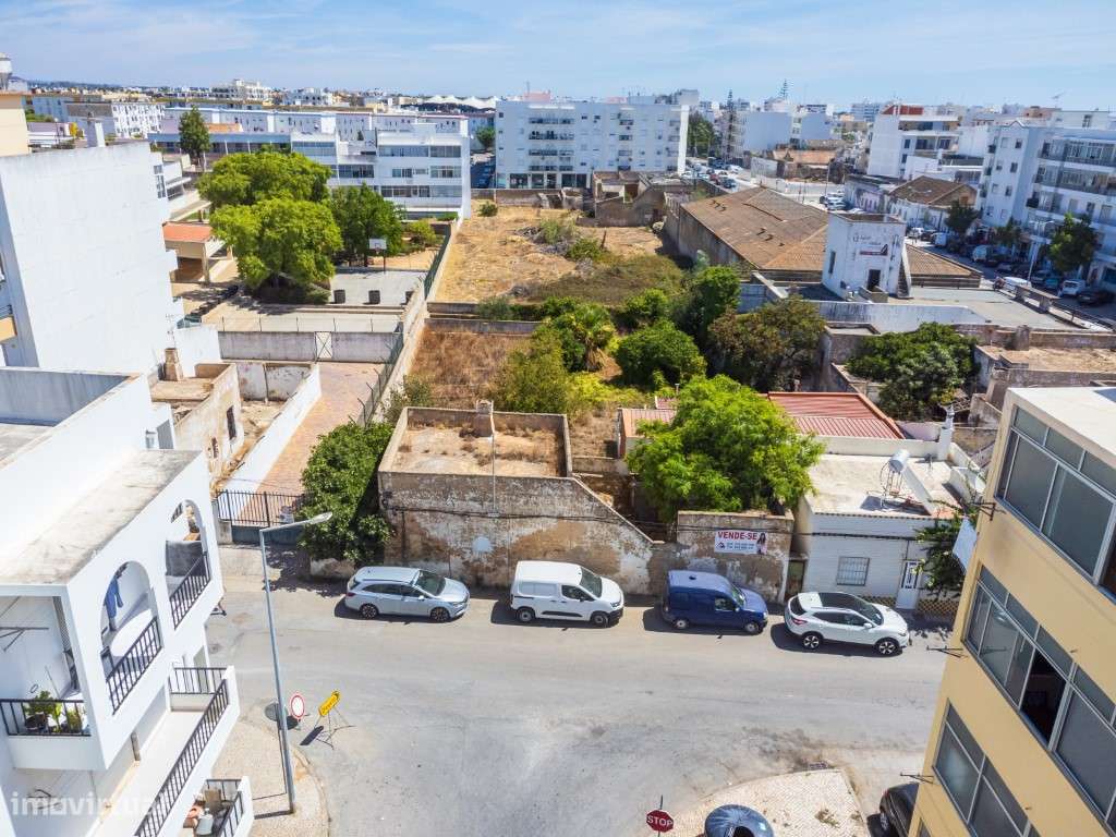 Terreno com Casa em ruínas no Centro de Olhão-35