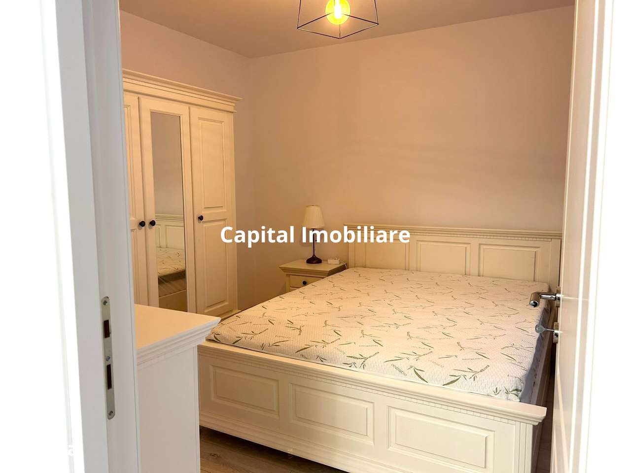 Apartament de vis – complet renovat, mobilat, etaj 2/4 - Imagine principală: 3/12