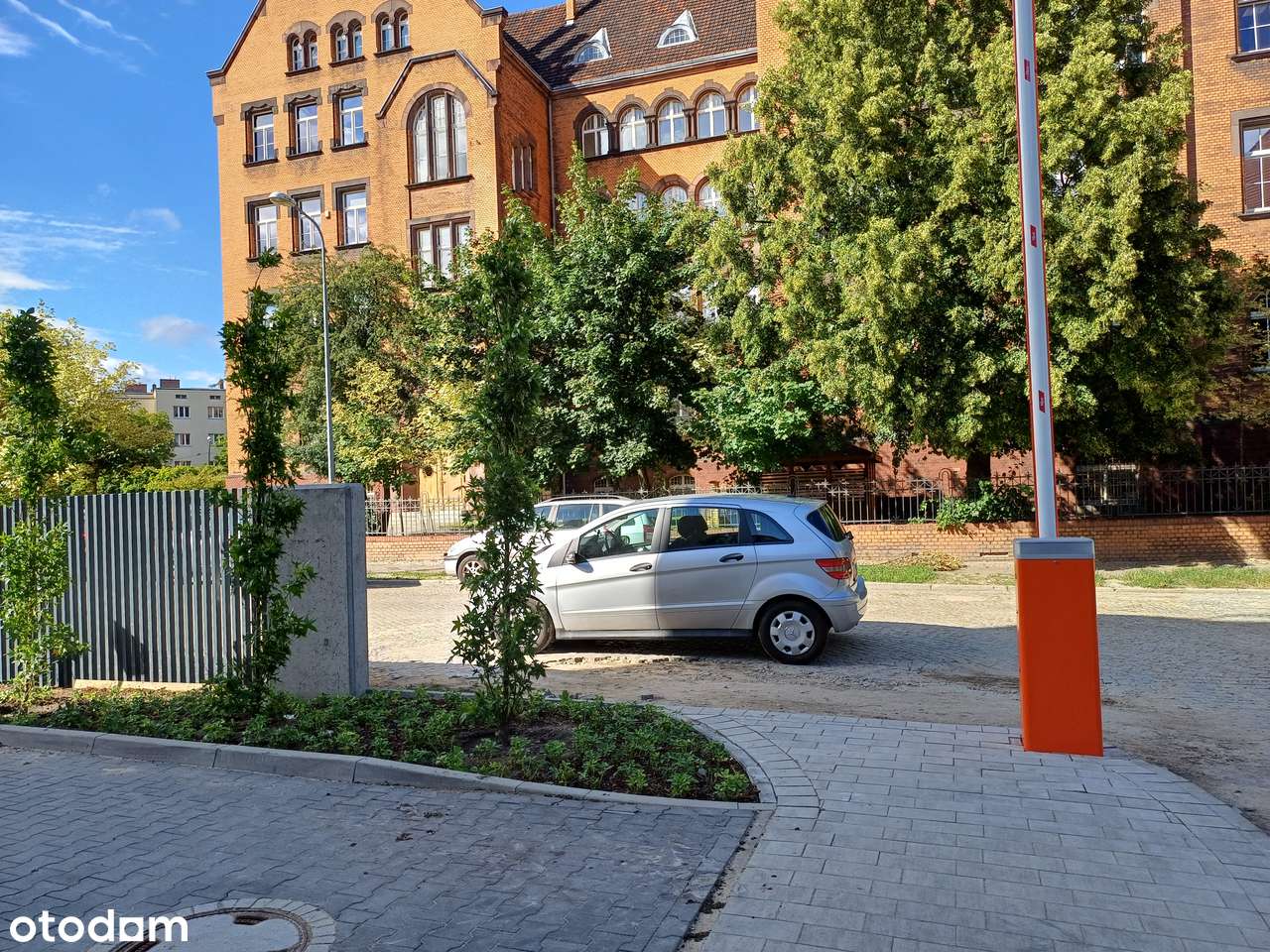 Miejsce w hali garażowej Rynek Widecki ul.G.Bergera 1 wynajmę - Pełny obrazek: 3/3