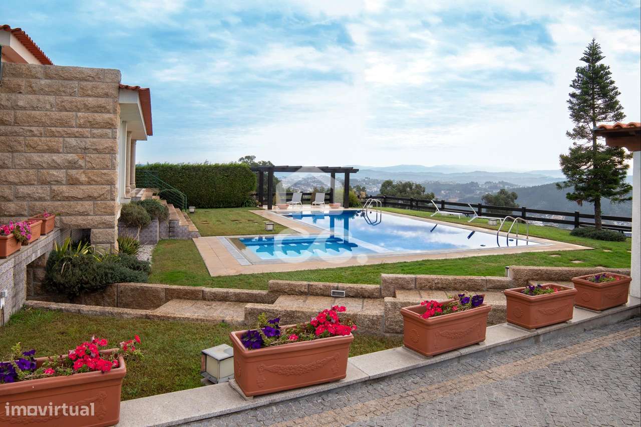 Moradia T6 com piscina e vistas-4