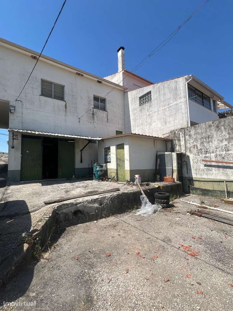 Imóvel com Diversas Possibilidades de Desenvolvimento em Alburitel-16