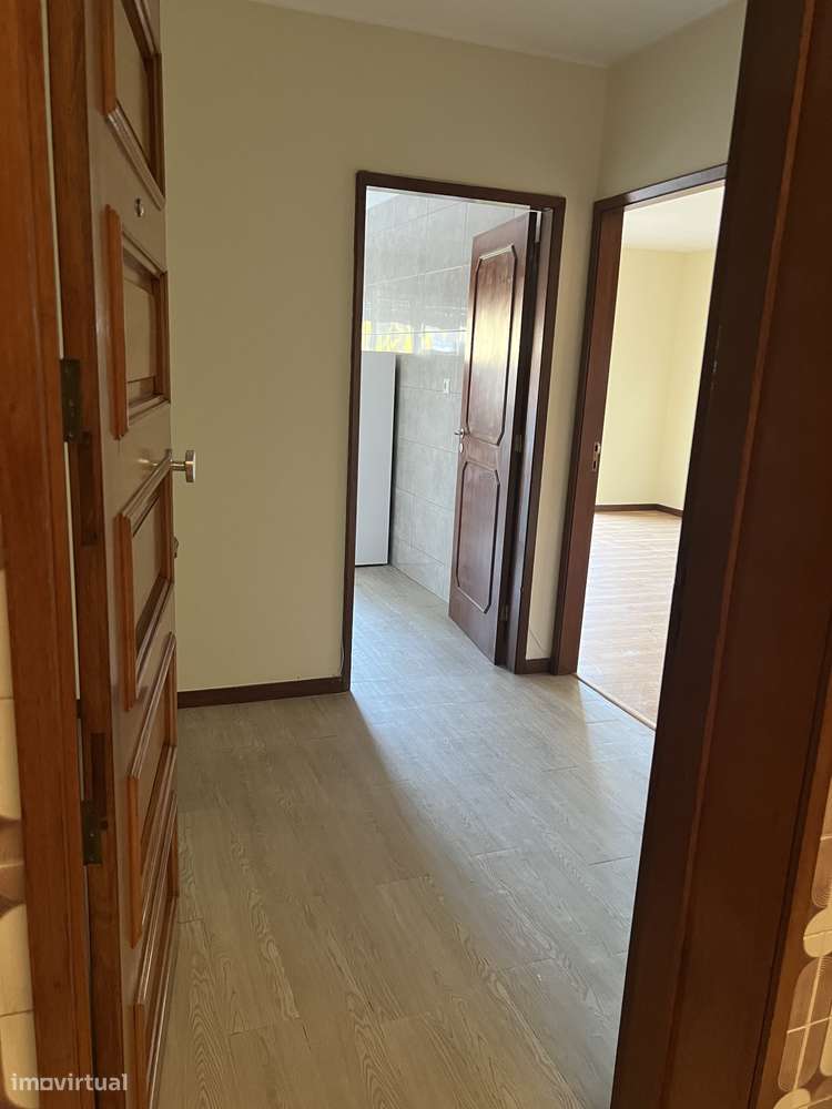 T1 c/Varanda-Campanhã-a 200m do Jardim do Corujeira - Grande imagem: 2/8