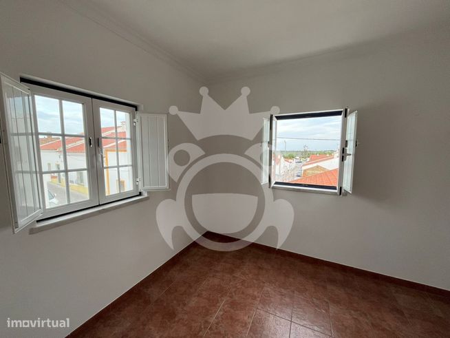 Apartamento T2 como novo em Portel-26