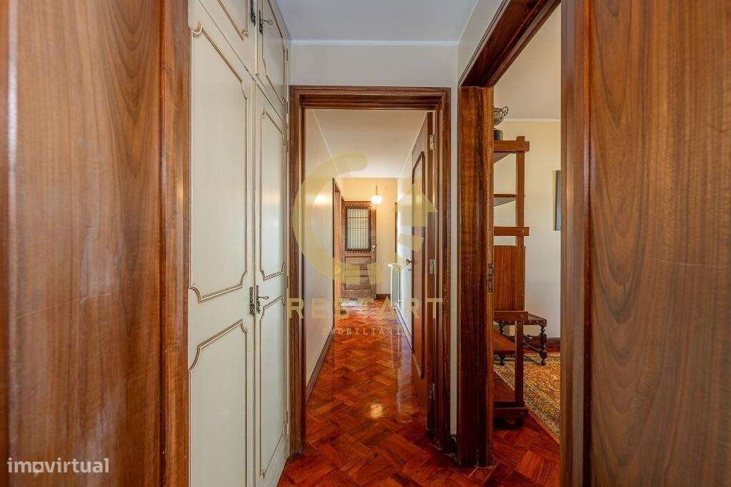 Moradia T5 com piscina e amplo terreno na Avenida de Francelos | Vila-34