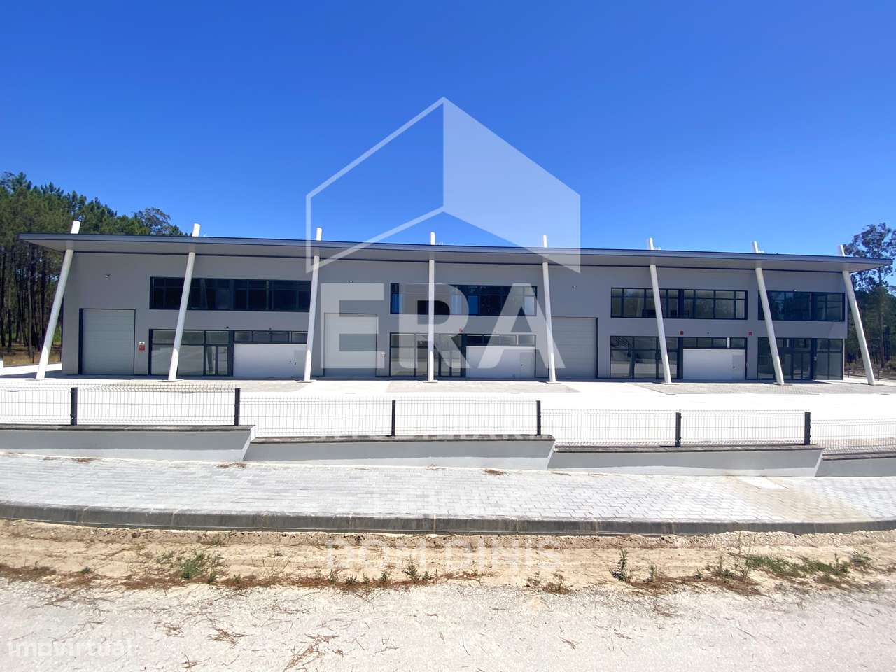 Armazém pronto a habitar com escritórios e segurança - Grande imagem: 5/15