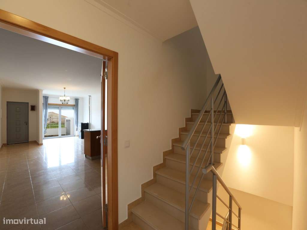 Moradia Geminada T3 com Vistas Deslumbrantes, Localizada na Serra d...-13