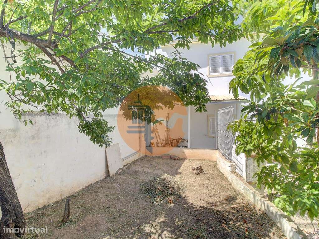 Moradia T3+2 com Jardim, Garagem e Vista Castelo no Centro de Castr...-55