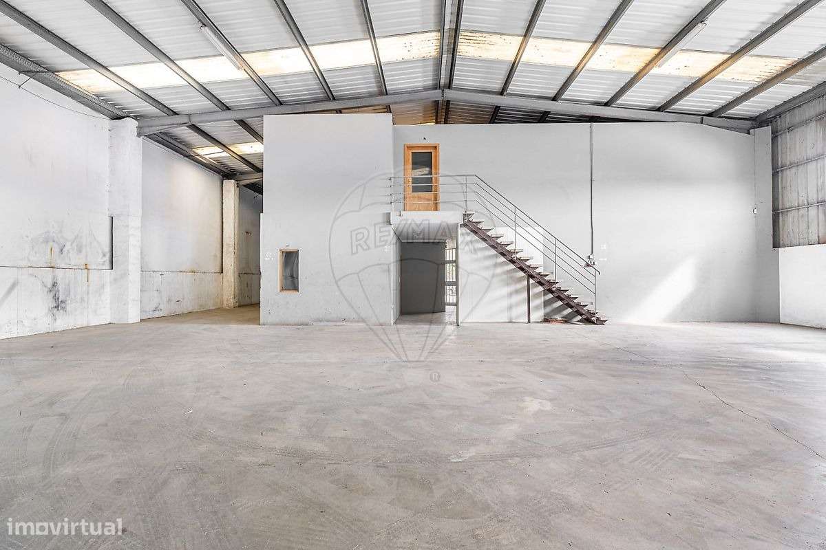 Armazém para Venda – Excelente Oportunidade em Famalicão! - Grande imagem: 2/20