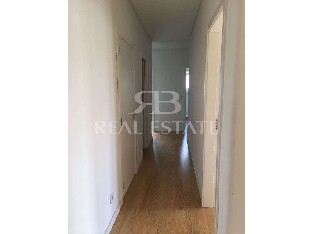 T2 com VARANDA + 1 GARAGEM BOX- AREEIRO - Centro de Lisboa - Grande imagem: 4/16