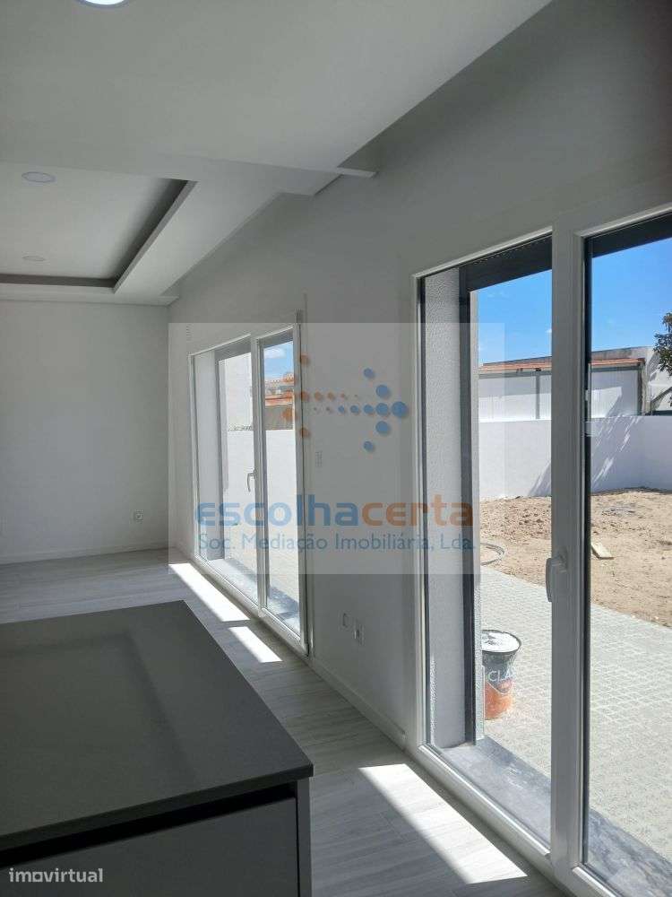 MORADIA TÉRREA T4 ISOLADA EM CONSTRUÇÃO - FERNÃO FERRO-27