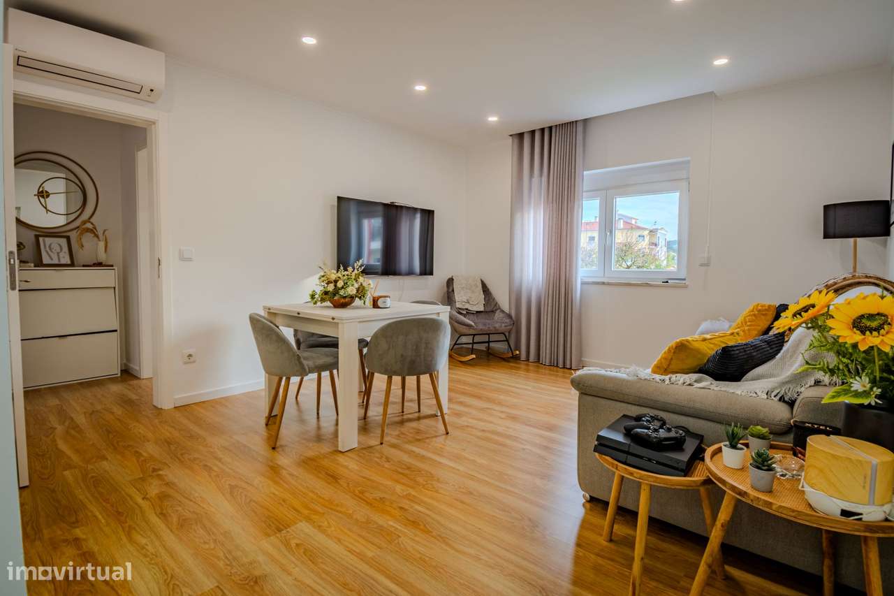 APARTAMENTO T2 remodelado impecável com terraço!-14