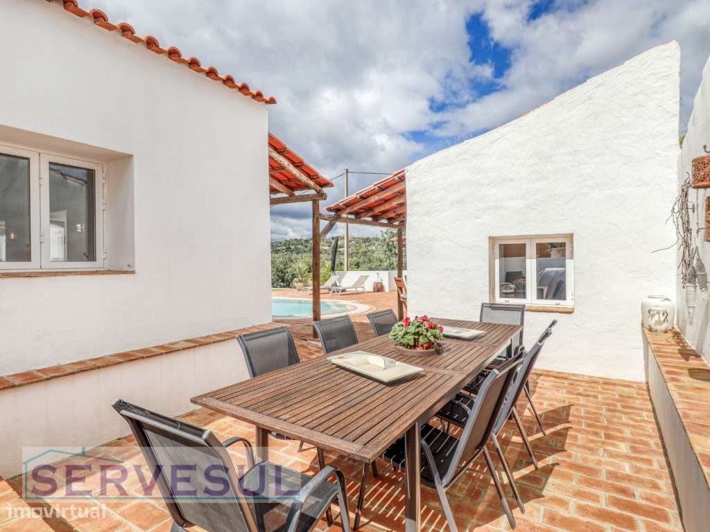 Charmosa Moradia Familiar T3+1 no Campo, inserida num generoso terr...-27