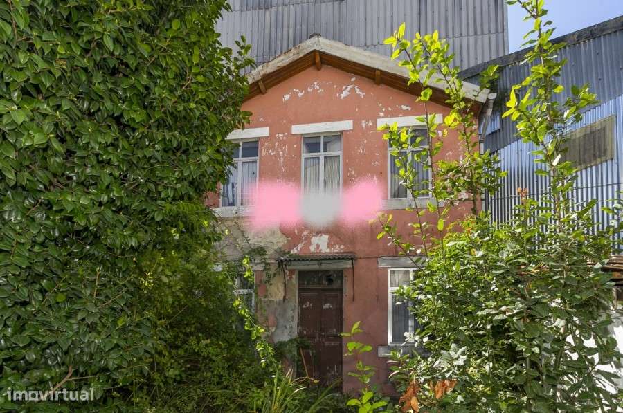 Moradia Geminada T2 para Reconstruir ao lado do Corte Inglês, em Gaia!-0