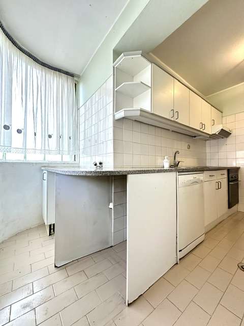 T3 c/ varanda, sala 33 m2, junto a transportes públicos e comércio...-8