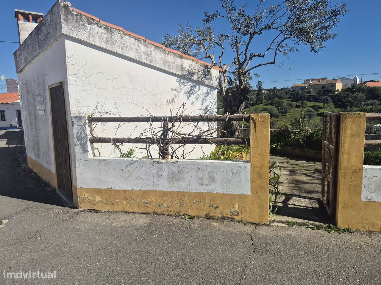 Moradia V3 com garagem +casa+logradouro-23