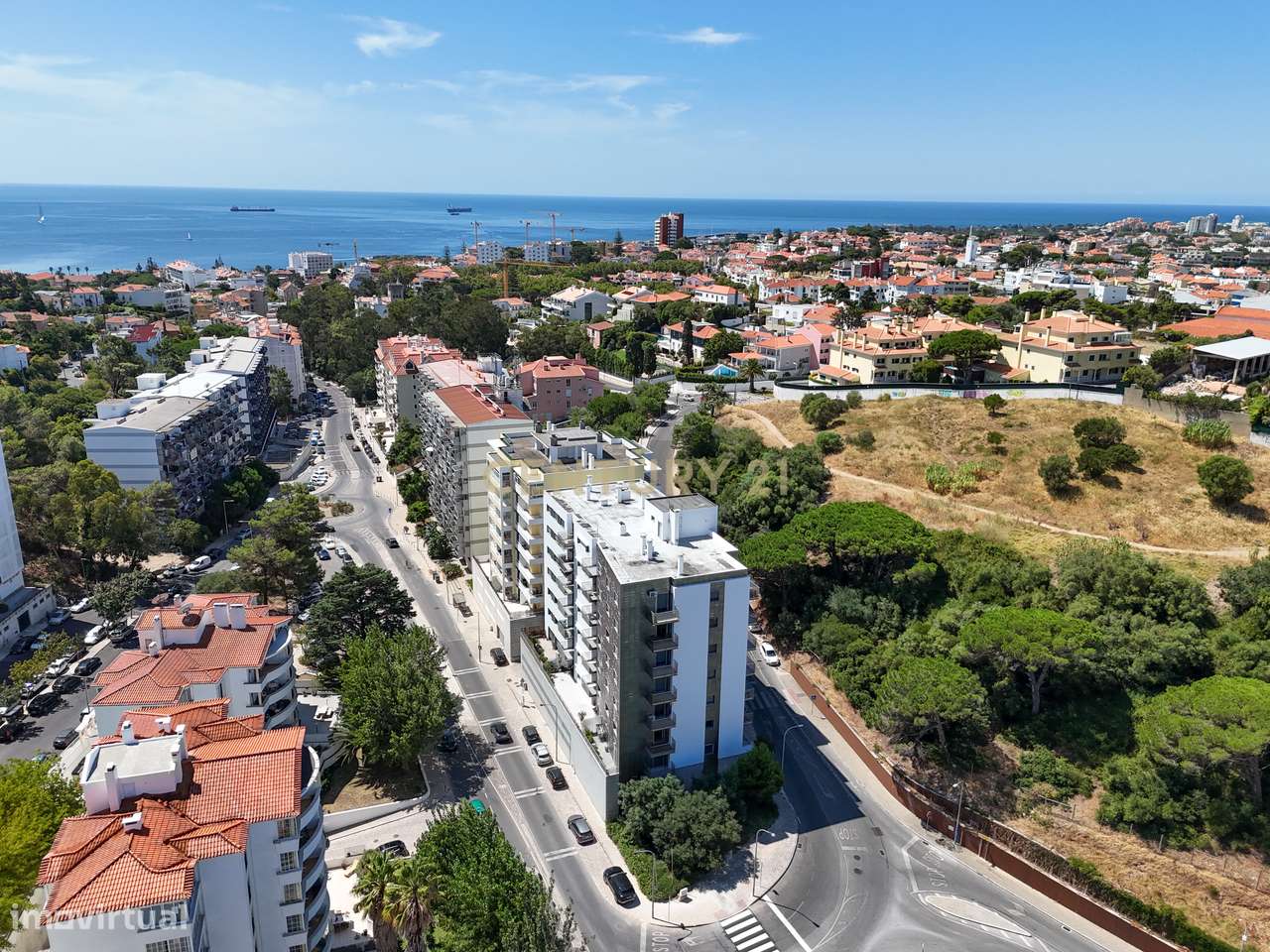 Elegante Apartamento T3 no Estoril com Box Fechada para 3 carros a pou-36