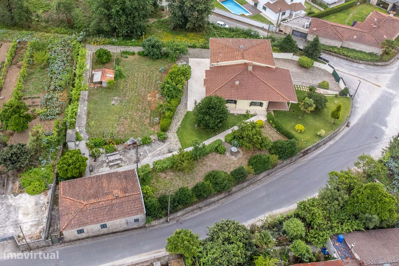 Moradia T4 Independente + T0 em Lago, Amares - Oportunidade Única!-17