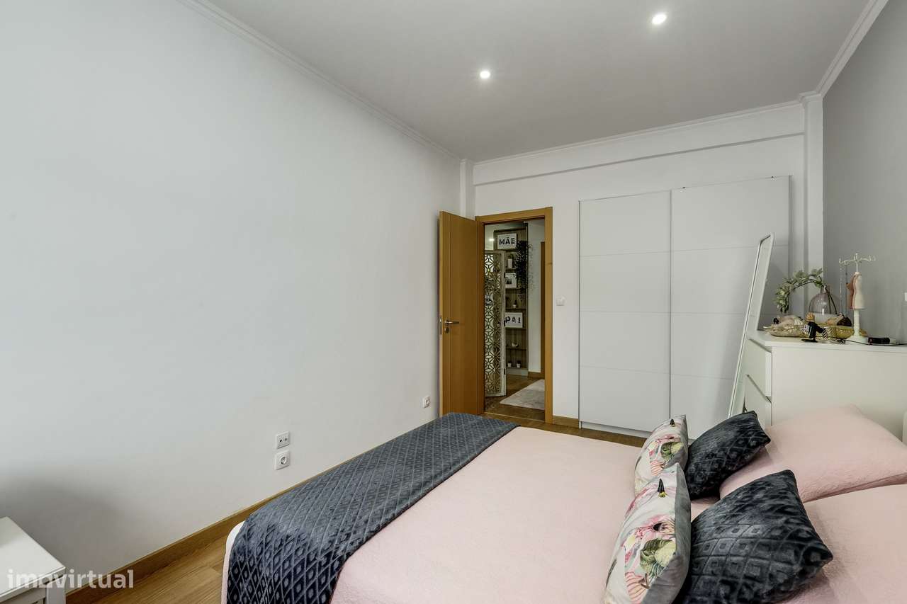 OPORTUNIDADE EM ODIVELAS - T2 COM LOCALIZAÇÃO CENTRAL-14