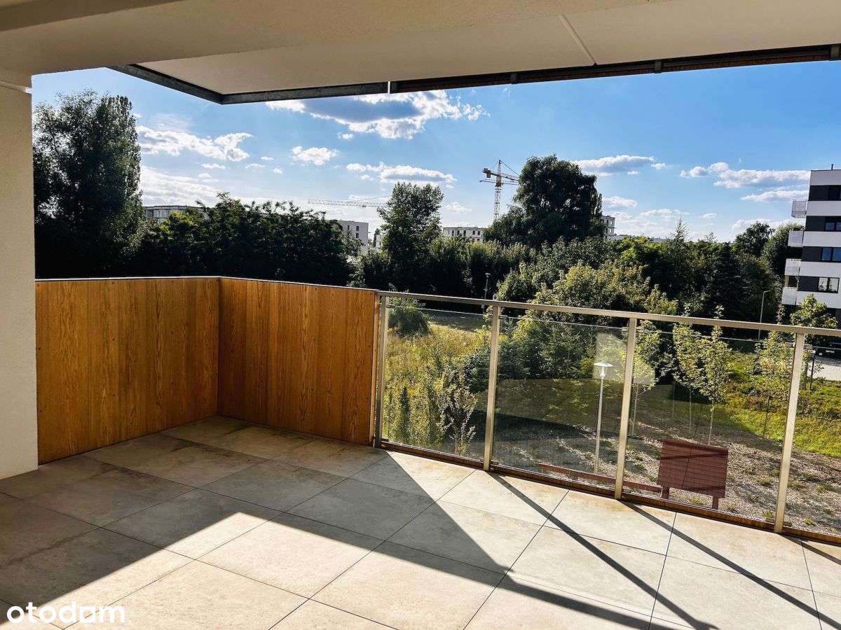 Apartament z dużym tarasem i widokiem na zieleń