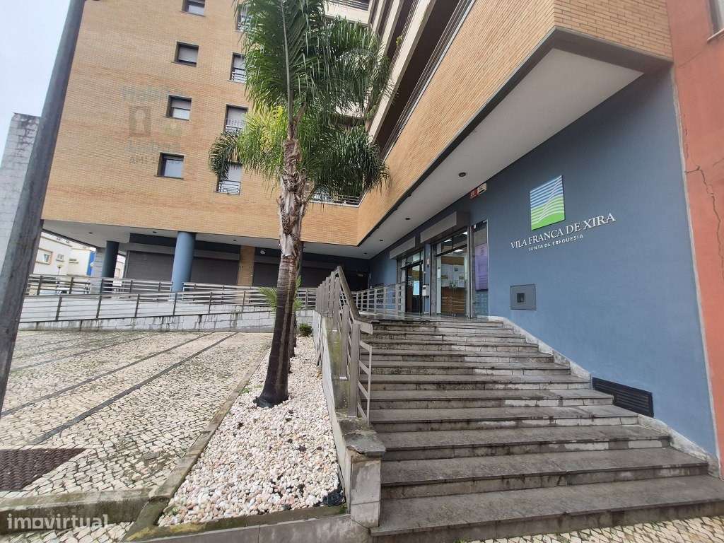 T2 de Luxo com Piscina e Vista: Exclusividade junto a Lisboa VFX-1