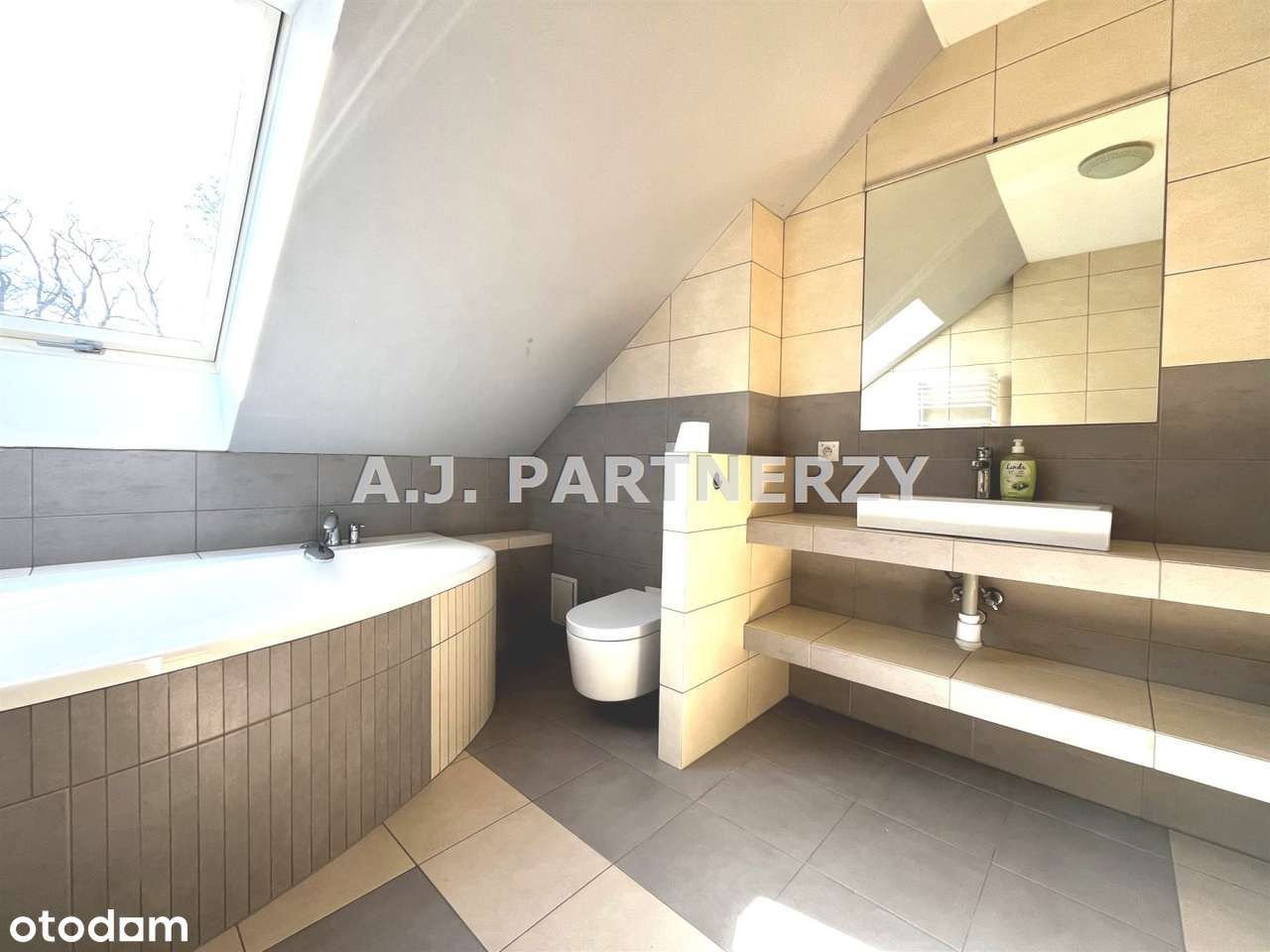 Dom poza miastem na dużej działce-4