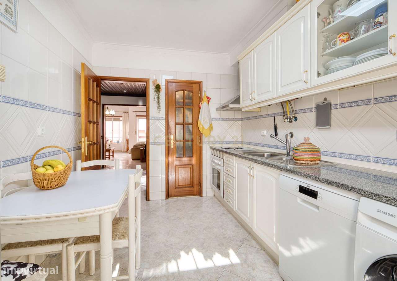 Espaçoso T3 no Feijó - Grande imagem: 3/21