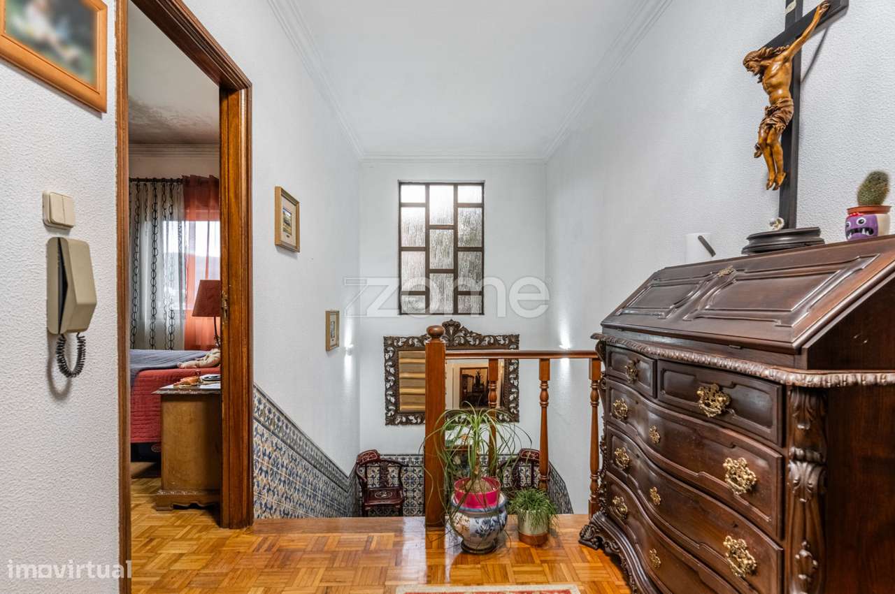 Moradia T4 com Suíte em Nogueira-10