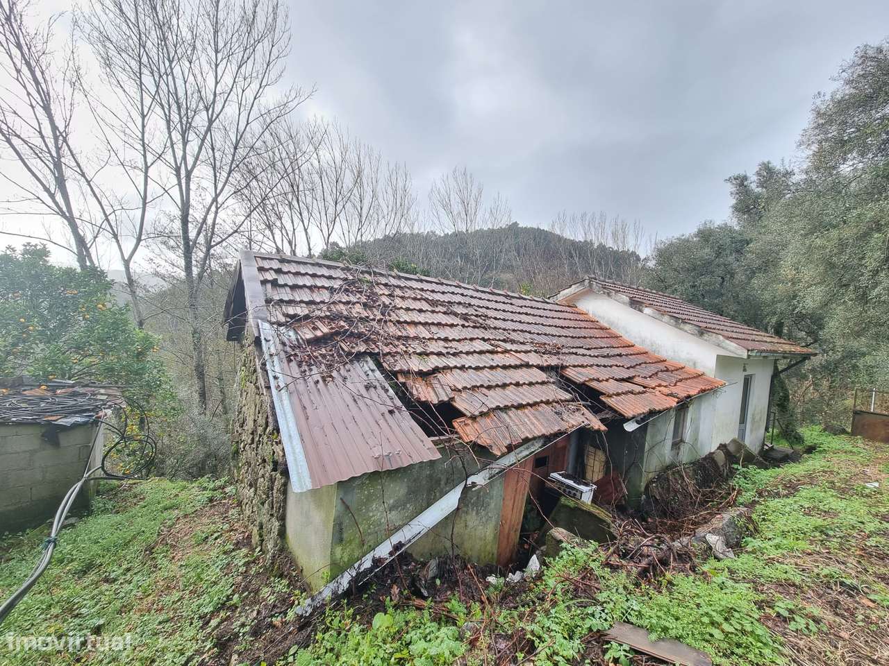 Moradia para restauro com elevado potencial de investimento - Grande imagem: 4/16