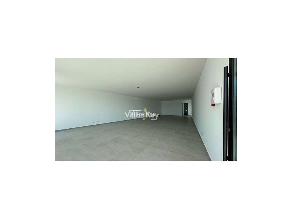 Loja junto da Marina em movimentada avenida de Lagos - Grande imagem: 5/17