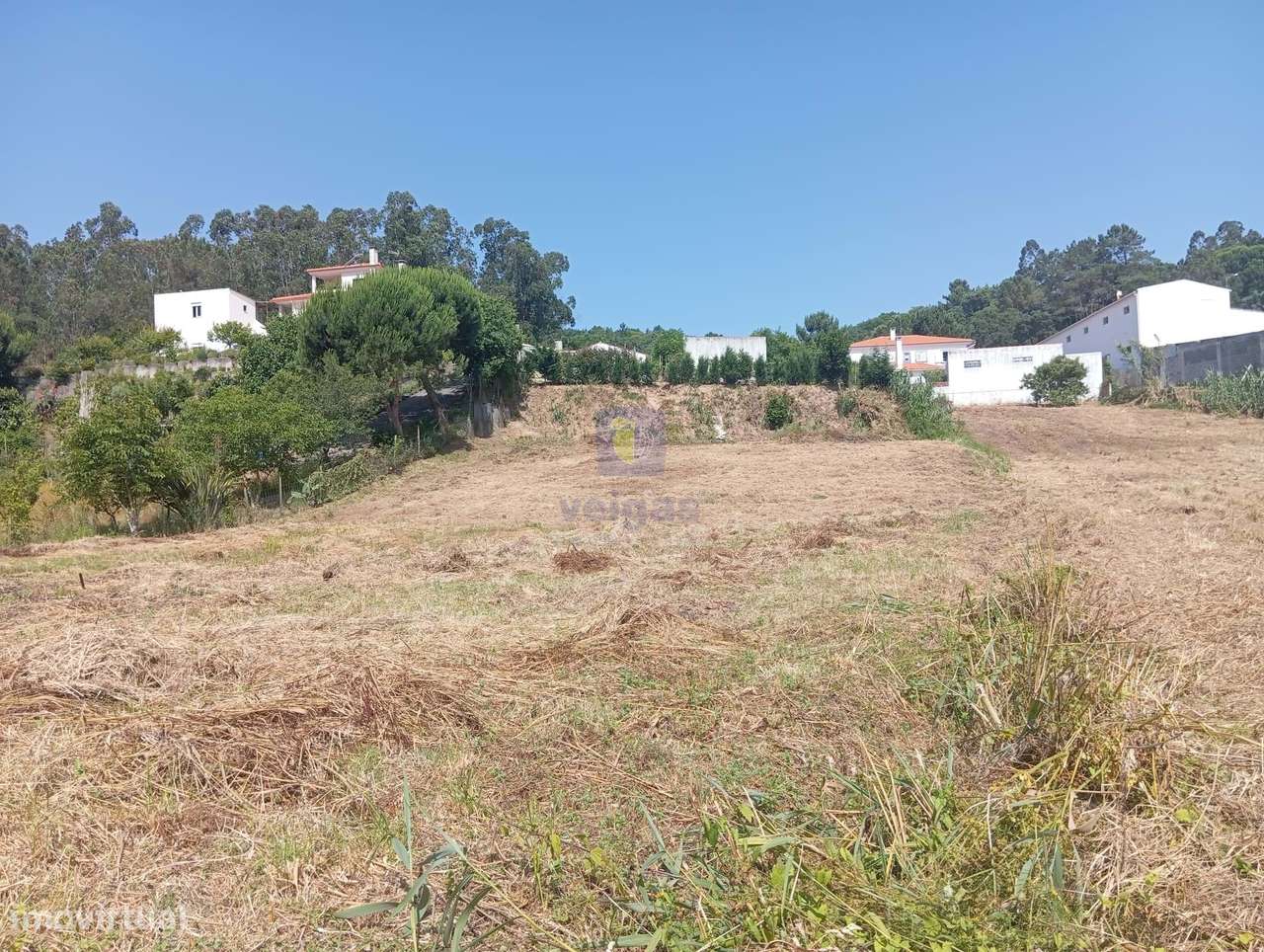 Terreno com 1.500m2 e com possibilidade de construção de 114m2 de impl - Grande imagem: 2/8