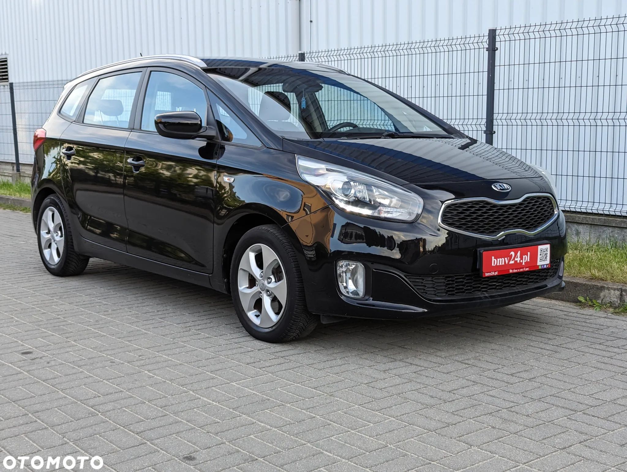 Kia Carens 1.6 GDI Dream Team Edition - 1