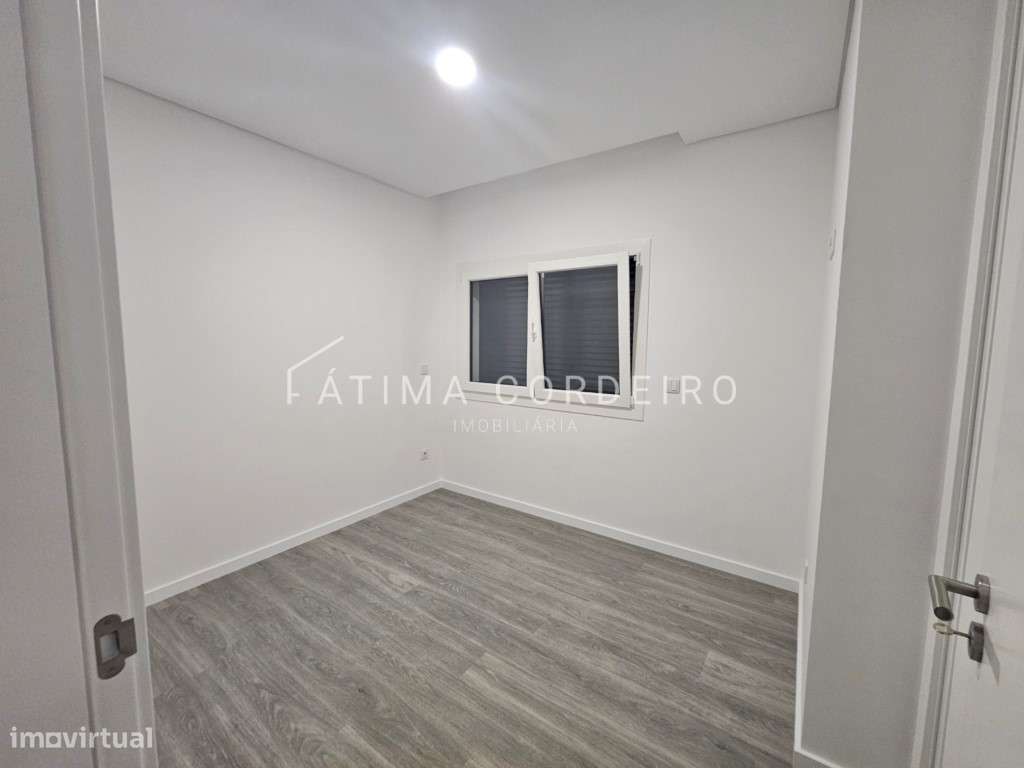 Excelente Moradia T3 em construção, Fernão Ferro.-19