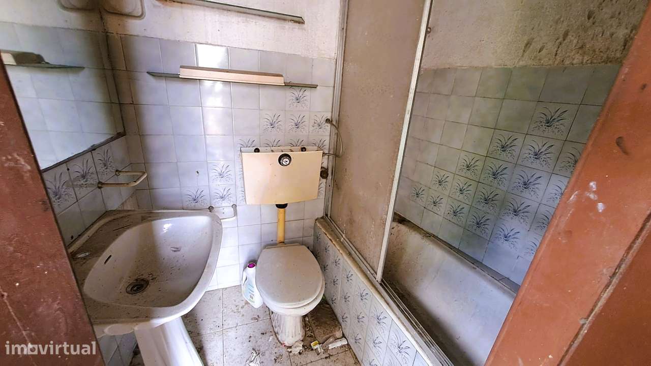 Moradia T6 para reconstrução- Santa Clara, Coimbra-11