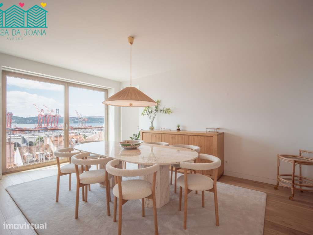 Apartamento T4 com Lugares de Garagem no Centro de Lisboa-17