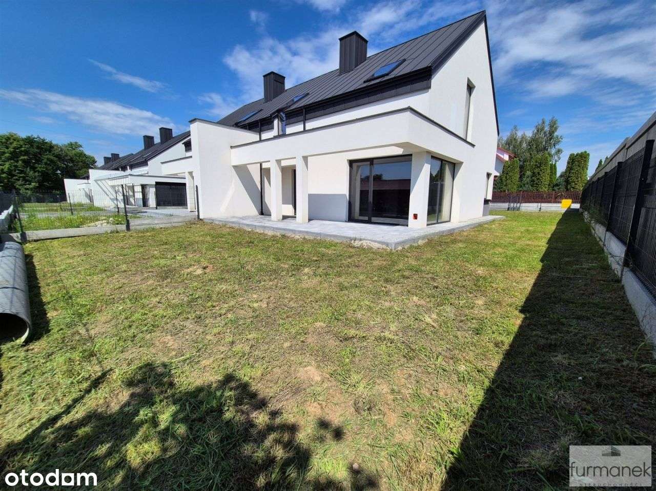 Nowoczesny dom jednorodzinny na nowym osiedlu-11
