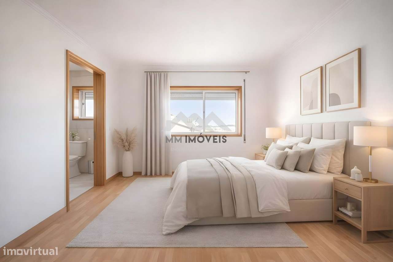 Apartamento T2 + Sótão | Vilar do Paraiso | 2 Frentes | Suite | Garage - Grande imagem: 2/41