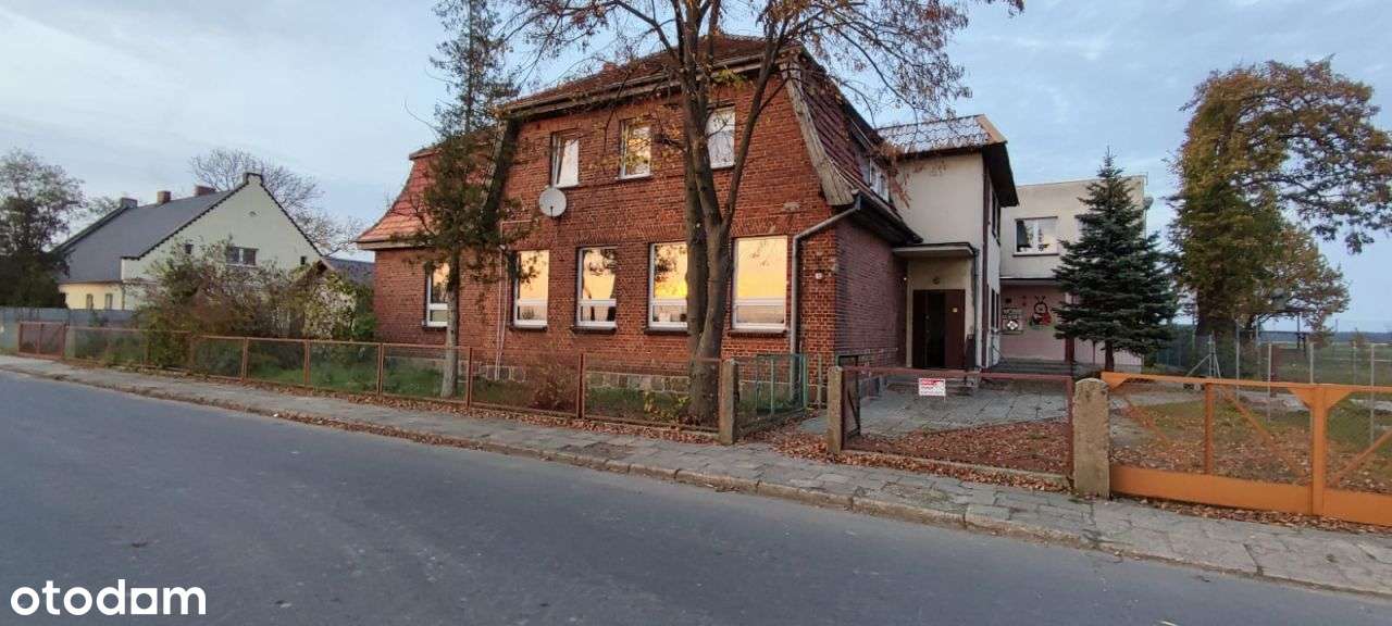 szkoła z czerwonej cegły-1