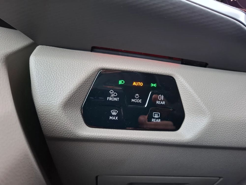 Salon PL Gwarancja fabryczna PHEV 218KM Panorama DCC Sam parkuje L2