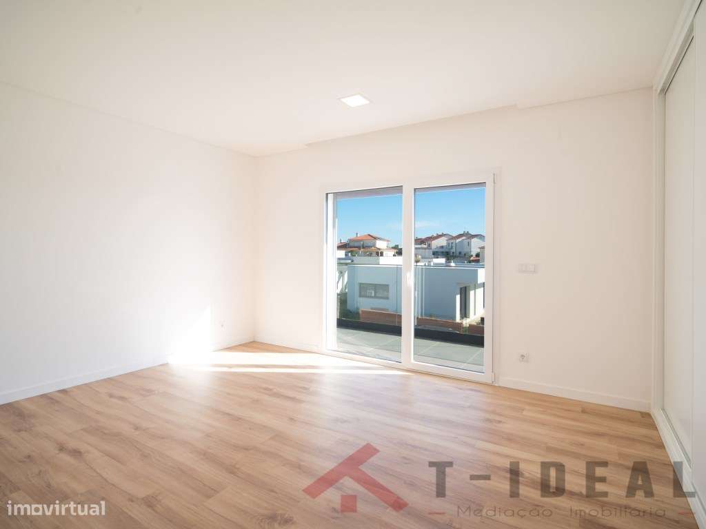 Moradia T4 nova próxima da Lourinhã e das praias-36