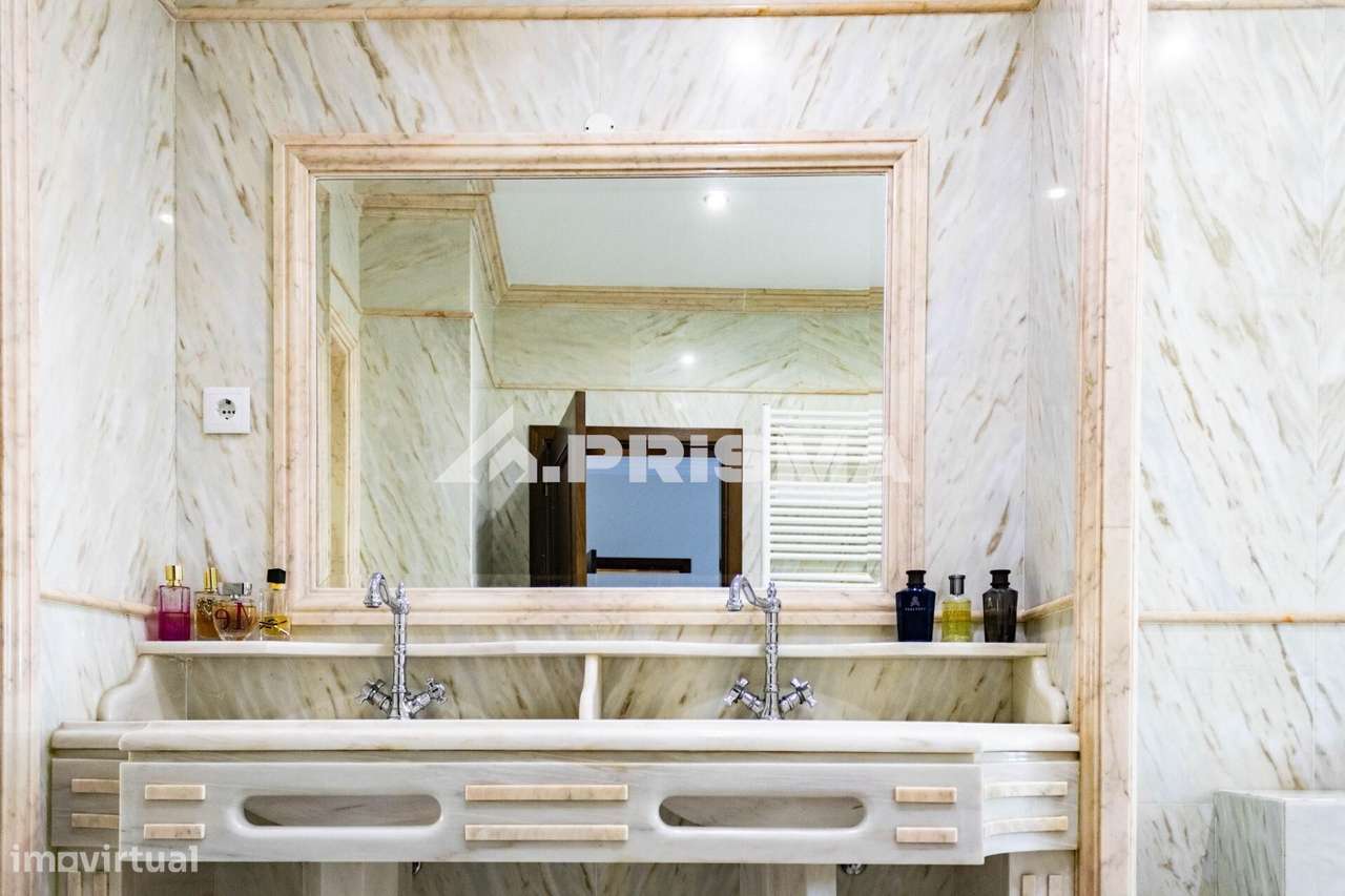 Moradia T5 para Venda em C. Branco-23