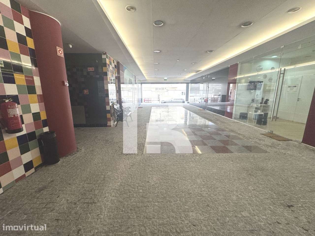 Loja para arrendar- Galeria Magnólia em Mem Martins - Grande imagem: 3/7