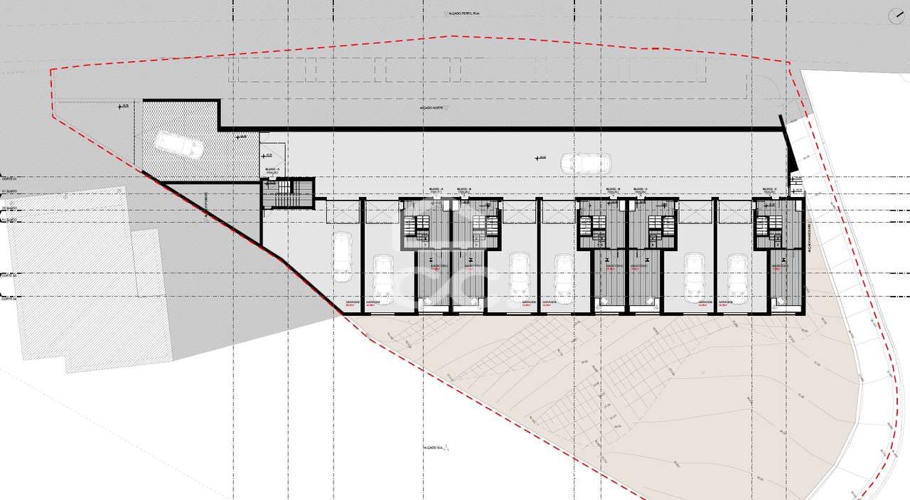 Moradia T4 nova, com jardim e terraço, em condomínio privativo com pis-45