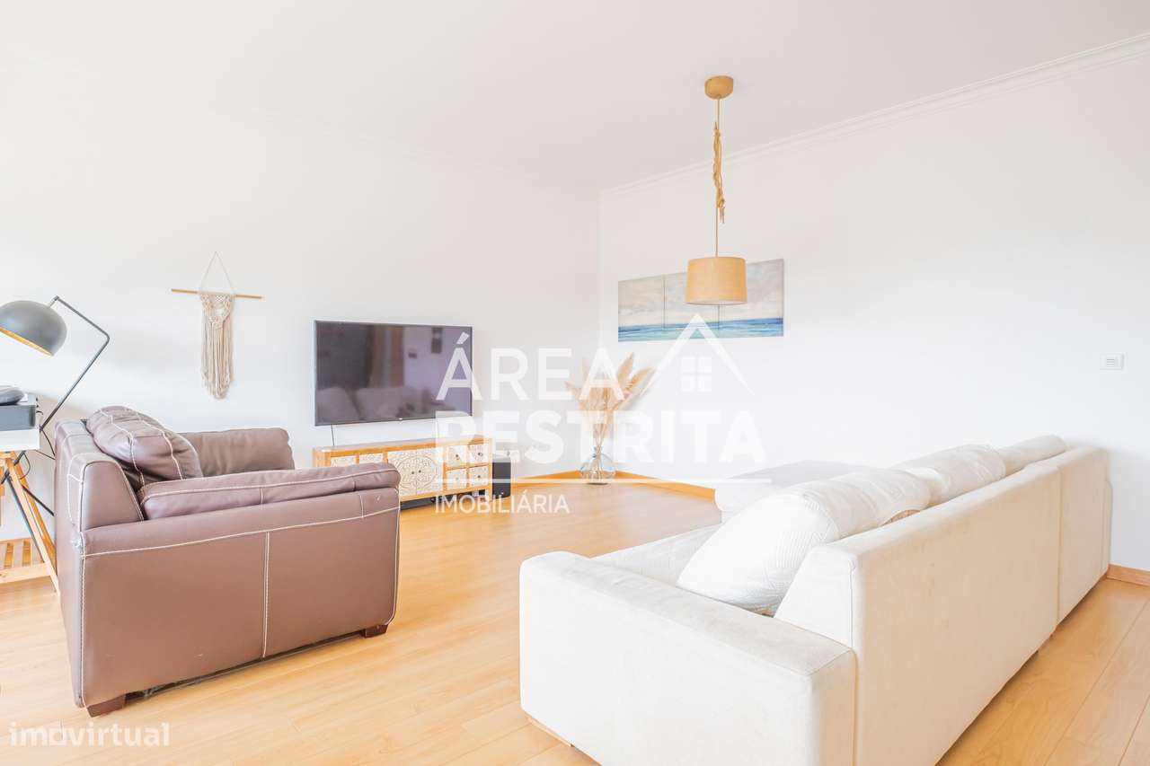 Apartamento T3 com parqueamento e varanda no Parque Luso em Corroios-43