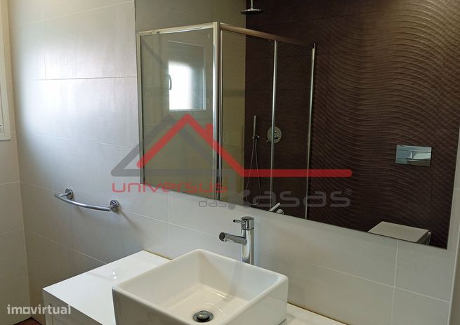 Moradia T4 com Jardim e Parqueamento na Marisol, Corroios-24
