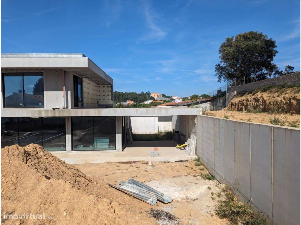 Moradia T4 com Arquitetura Minimalista | Valadares, Vila Nova de Gaia-8