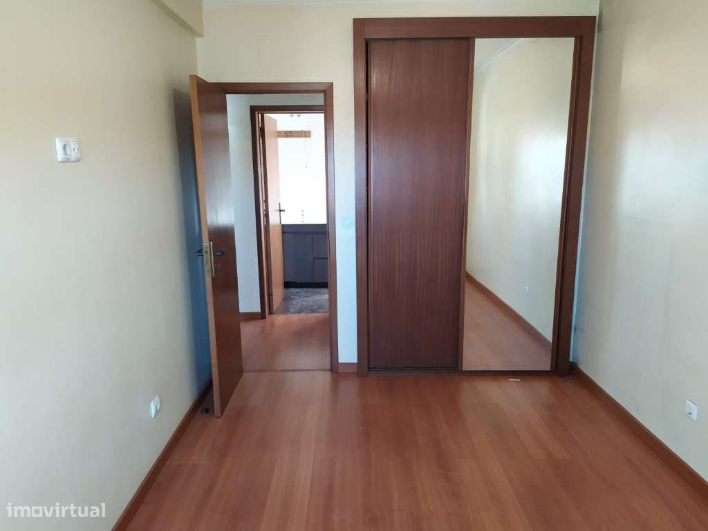 T2 remodelado e semiequipado em Queluz-11