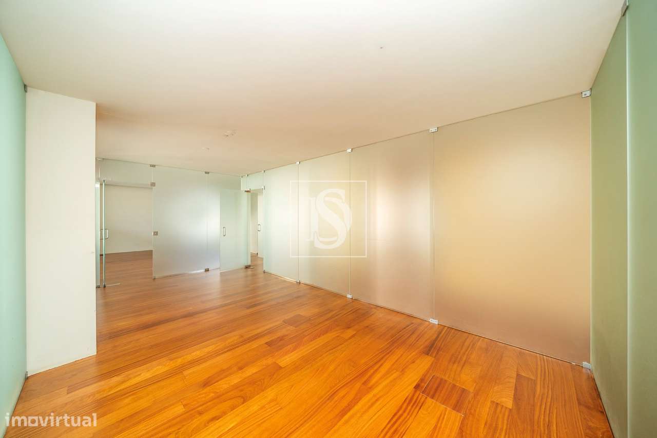 Loja 141m2 na Praça da Justiça, em frente ao Tribunal, Braga-24