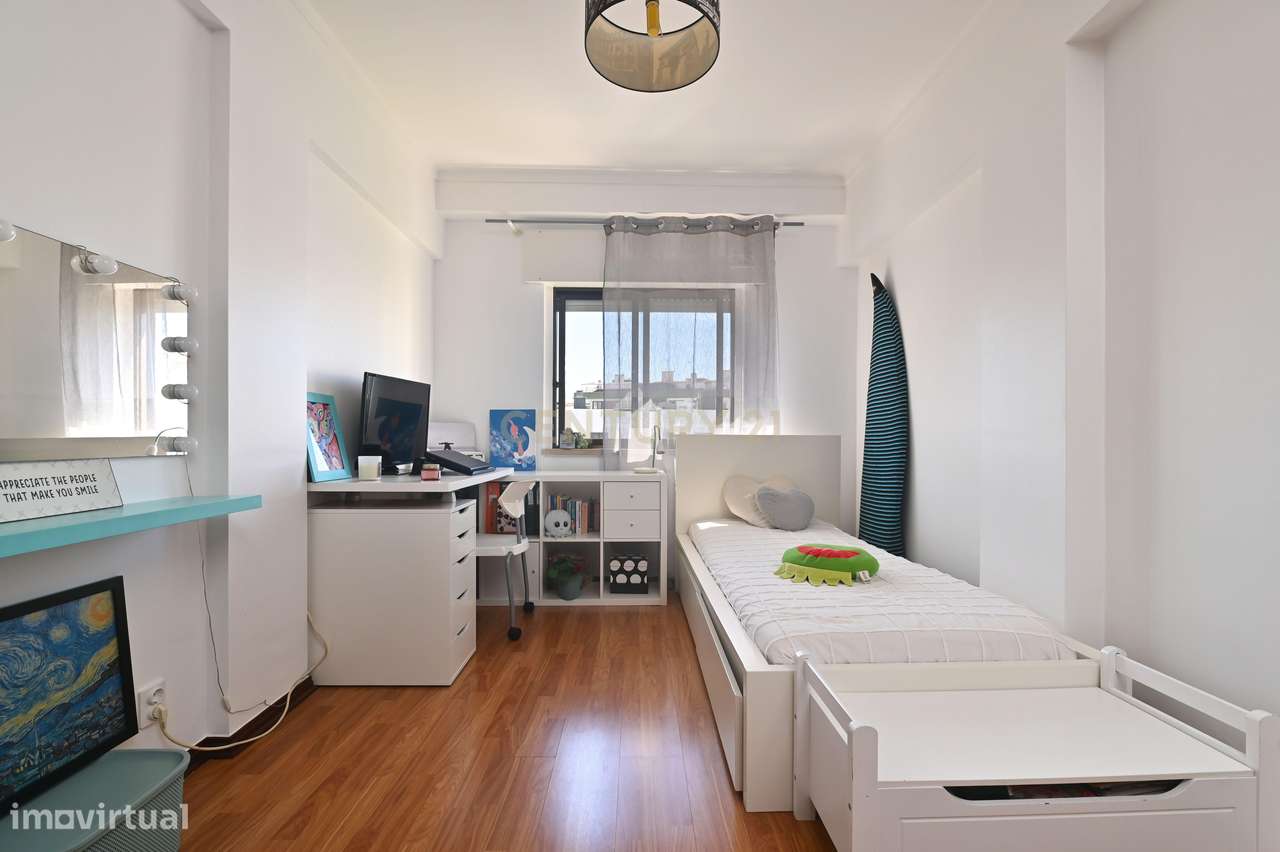 Apartamento T3 semi-remodelado, luminoso e pronto a habitar, na Rincho-11