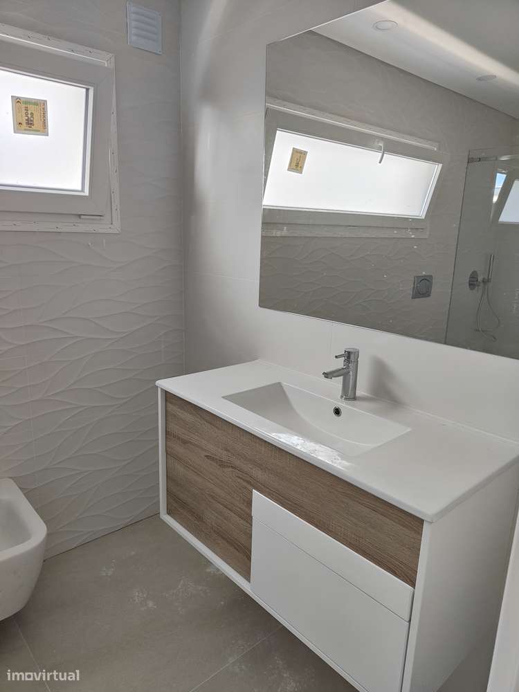 Oferta 1% do valor de aquisição - Moradia T2 com Piscina e Garagem-36